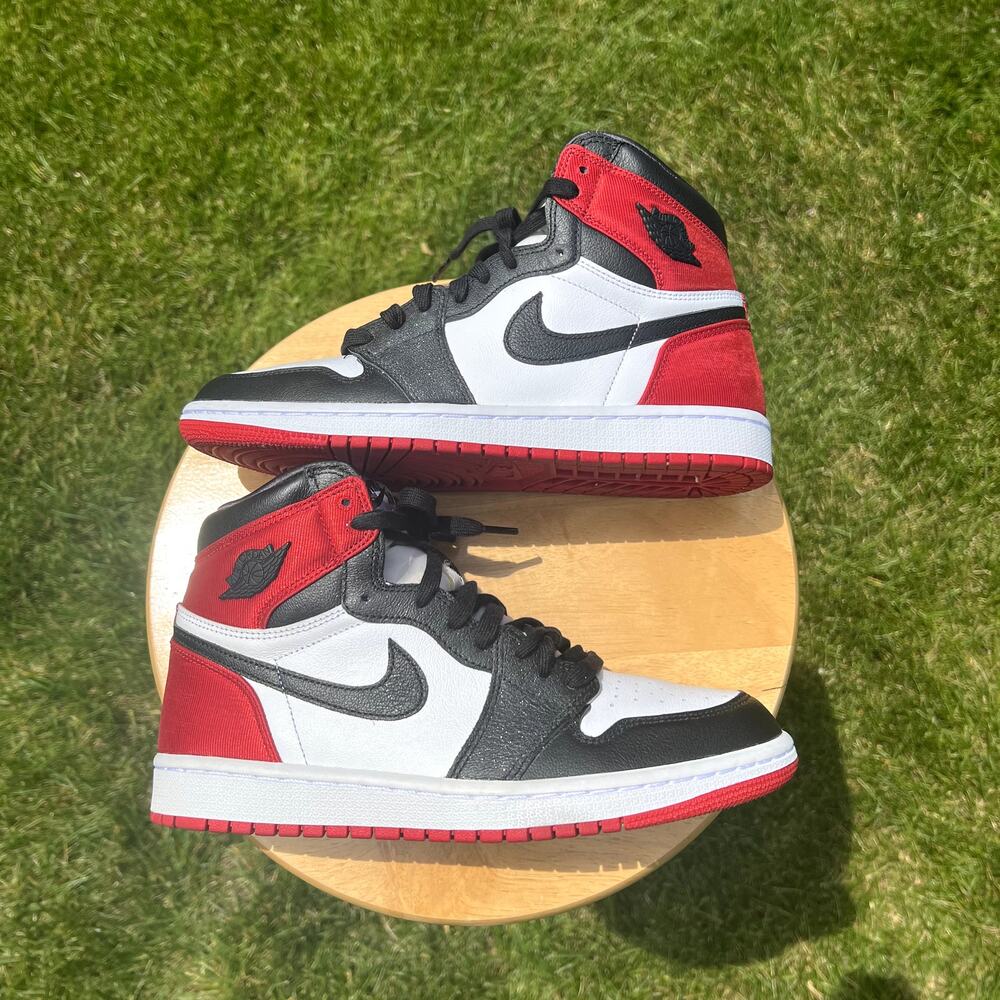 Nike Wmns Air Jordan 1 Retro High Satin Black Toe Women's Shoes - Size 9 - Picture 3 of 8